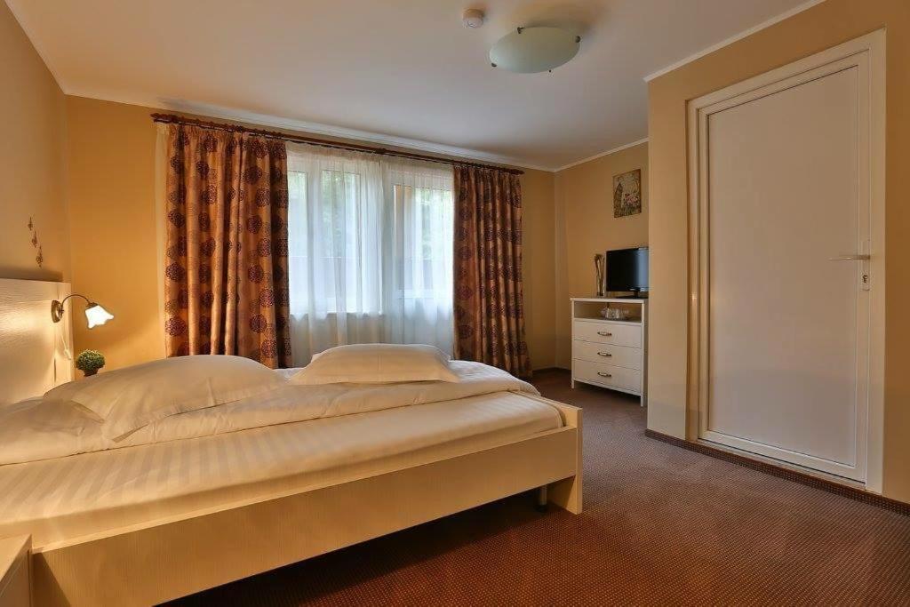 Pensiunea La Padure Cheia, Prahova Hotel Măneciu Exterior foto